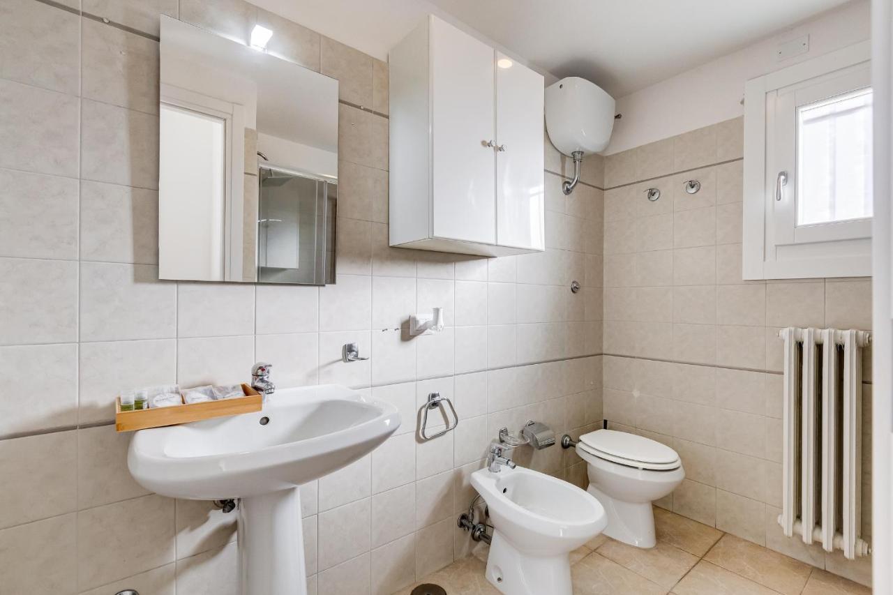 רומא Jmartins Colosseo Suites מראה חיצוני תמונה