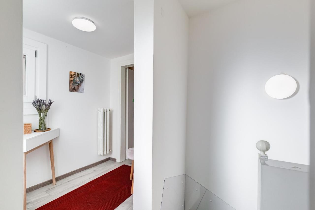 רומא Jmartins Colosseo Suites מראה חיצוני תמונה