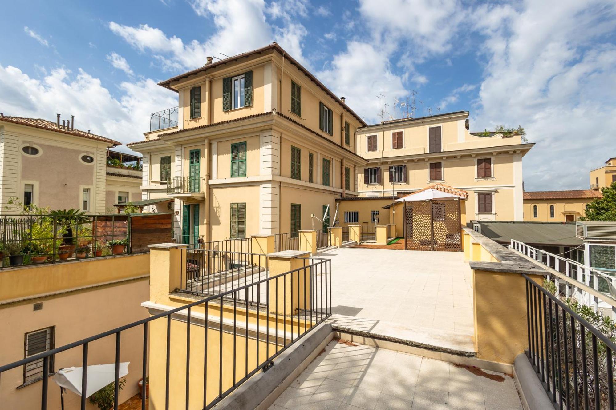 רומא Jmartins Colosseo Suites מראה חיצוני תמונה